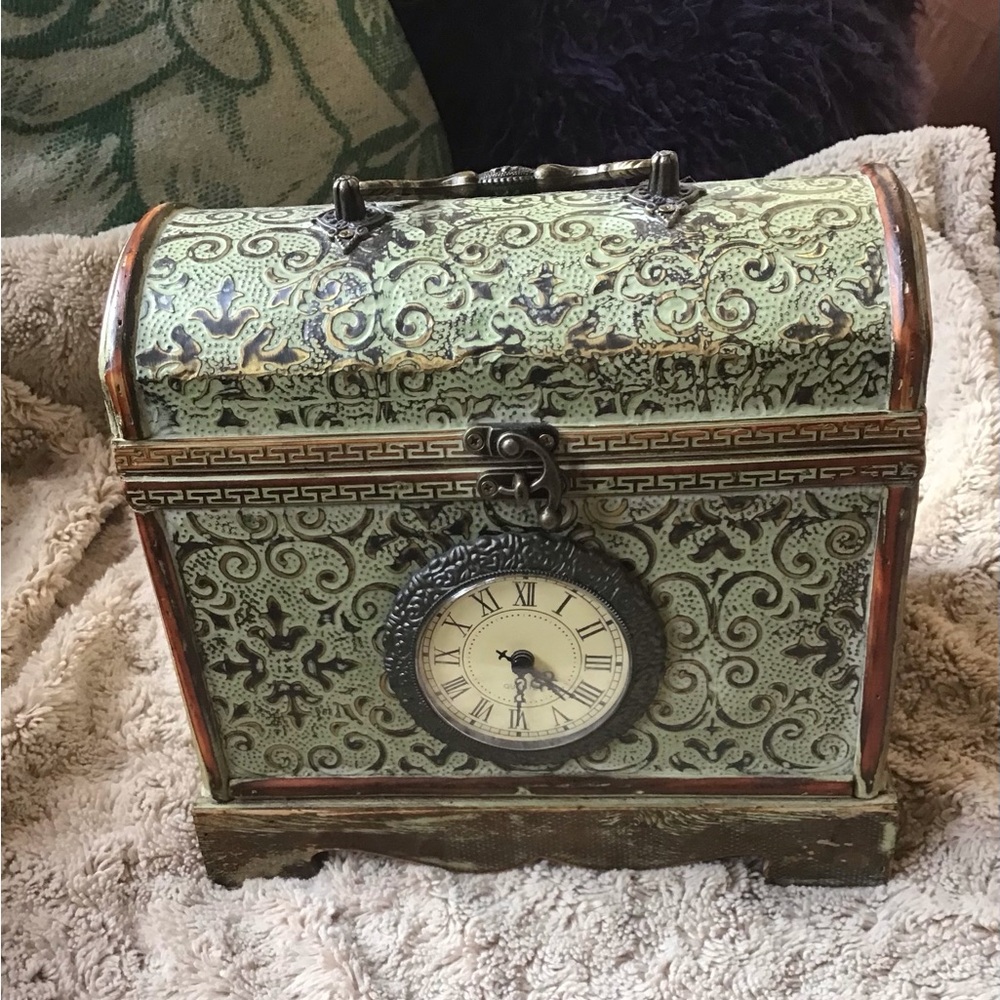 Market Bazaar Vintage “Old World Style” Box